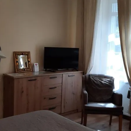 罗素街老城公寓 *